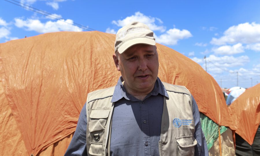 UN Photo Fardosa Hussein Director of FAOs Office of Emergencies and Resilience Rein Paulsen speaks outside a makeshift shelter at Raama Cadeey IDP camp in Baidoa Somalia on 27 July 2022