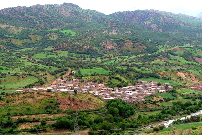 tefli sarvabad kurdestan village